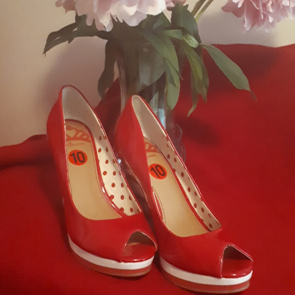 Shoes - Picture 2 of 4